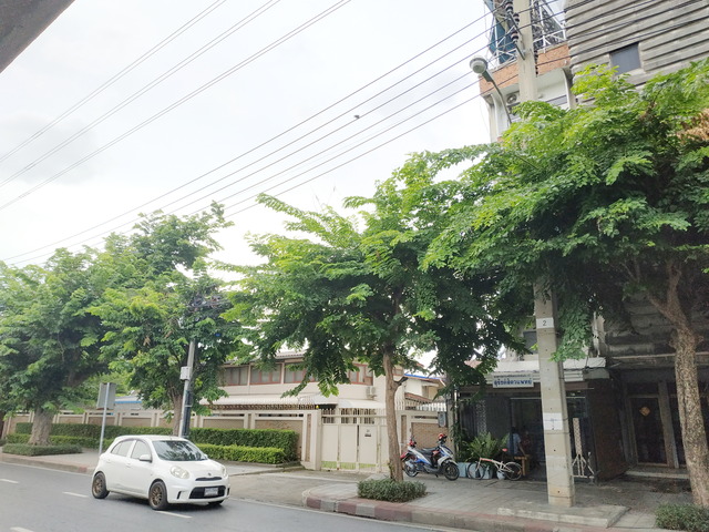 ตึกแถว-อาคารพาณิชย์ ขาย good-for-Airbnb-daily-rentals, ฝั่งธนใกล้BTS เหมาะทำตึกแถวปล่อยเช่ารายวัน อาคารพาณิชย์ทำเลทอง-บางพลัด Office-and-Airbnb-investment-BangPhlat-BAngkok,