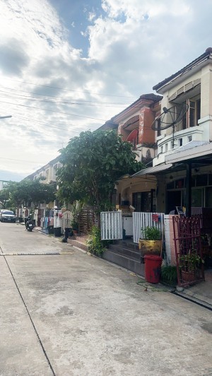 ทาวน์โฮม ขาย สามพรานนครปฐม กระทุ่มล้ม ทาวน์โฮมขายถูก หมู่บ้านบุศรินทร์ ขายถูกบ้านมือสอง