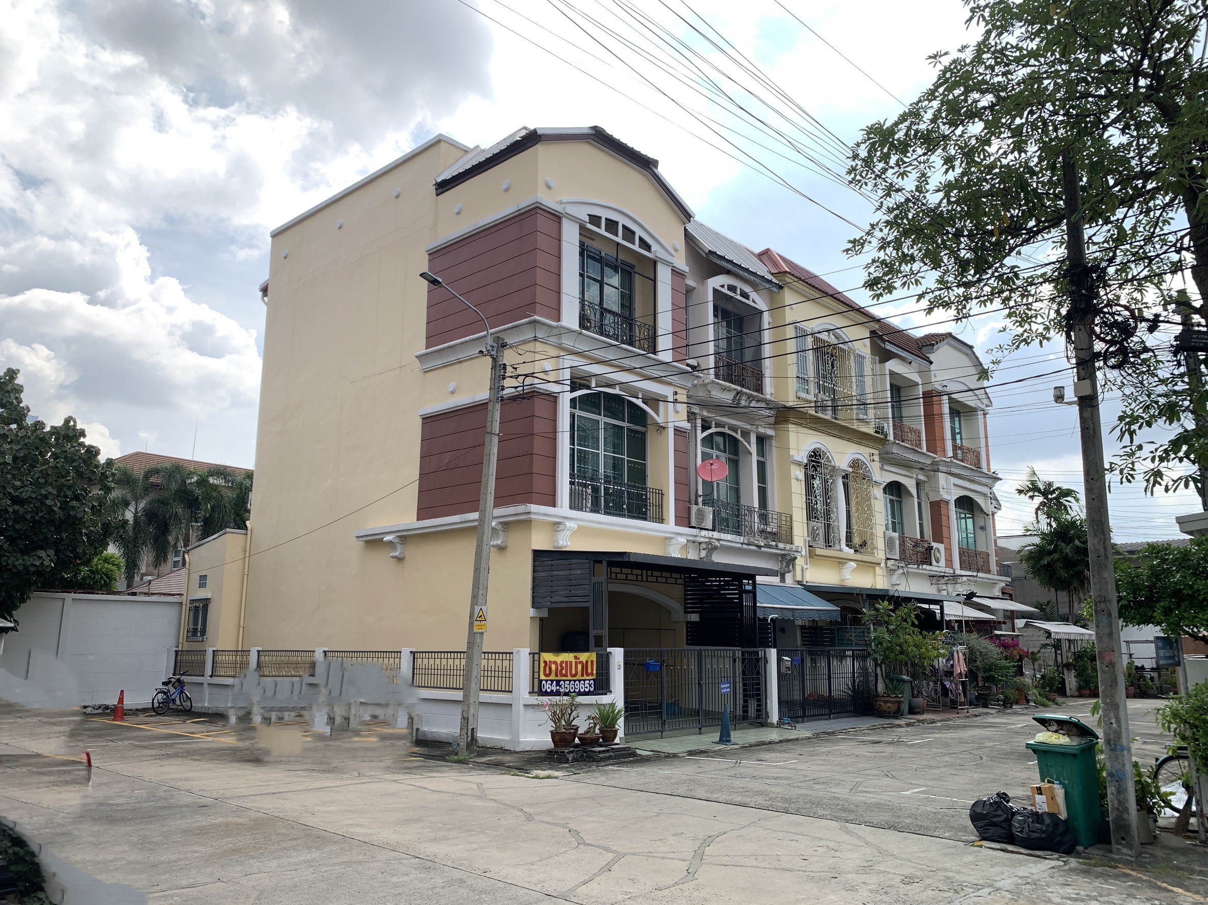 ขาย ทาวน์โฮม ขายทาวน์โฮม3ชั้นลาดพร้าว ใจกลางลาดพร้าว–รัชดา ทาวน์โฮมคุณภาพ เชื่อมต่อใจกลางเมืองได้ง่าย ย่านลาดพร้าว–รัชดาภิเษก–วิภาวดี